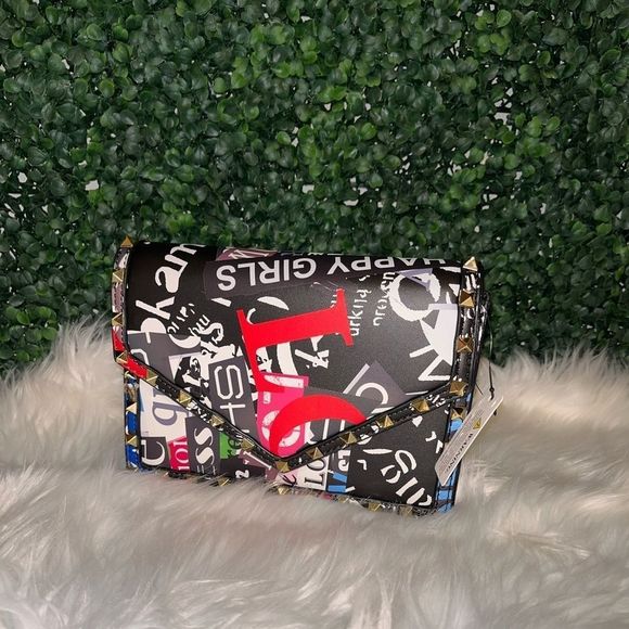 🖤Graffiti Studded Clutch - Picture 1 of 5